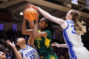 Los 17 puntos de Thomas en la Ronda 2 del March Madness No. 3 femenino llevaron a Duke a una victoria de Baylor 69-46