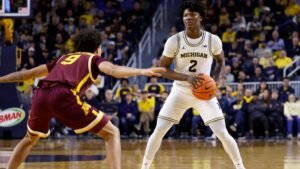 Michigan perdió a LJ Cason por el resto de la temporada con un ligamento cruzado anterior desgarrado