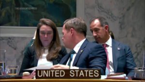 El máximo diplomático de Irán dice al Consejo de Seguridad de la ONU que los ataques de Estados Unidos e Israel han matado a cientos de civiles