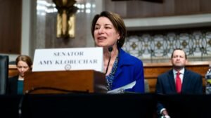 Klobuchar: la ruptura de Live Nation es la única forma de hacer que los eventos en directo sean asequibles y competitivos