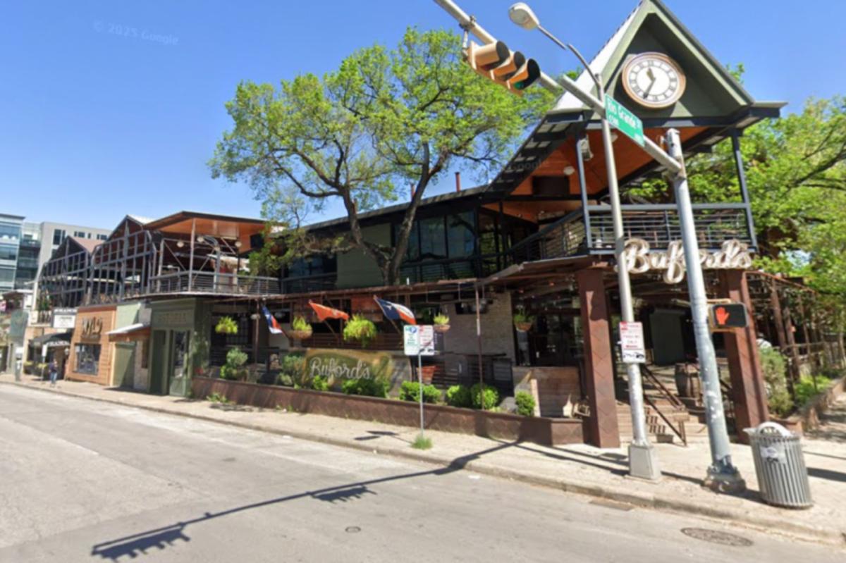 Varios muertos y 20 heridos en un tiroteo en un bar de Texas en el Backyard Beer Garden de Buford