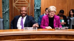 El proyecto de ley de vivienda emblemático aprueba de forma abrumadora el Senado y se enfrenta a un futuro incierto en la Cámara