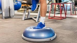 Entrenamiento de fuerza para mejorar el equilibrio y reducir el riesgo de caídas, según expertos en fitness – The Mercury News