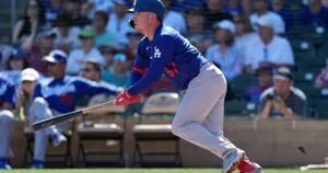 El prospecto de Kane, Ryan Ward, sigue esperando su turno con los Dodgers