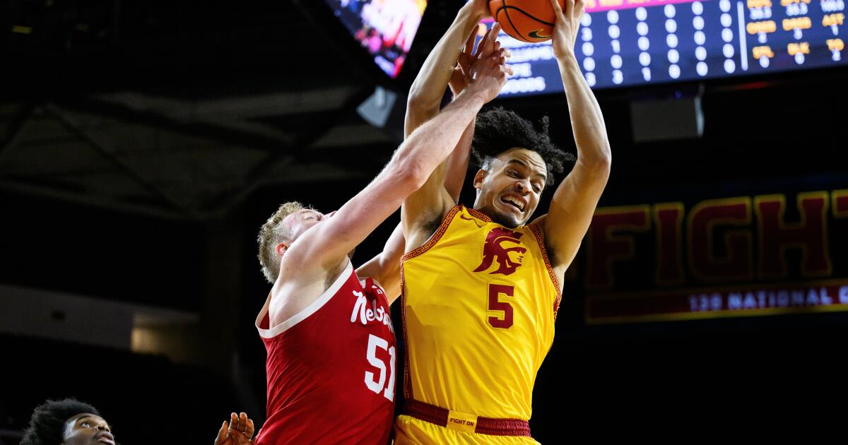 Hombres de la USC derrotados por Nebraska después de tomar ventaja en el medio tiempo