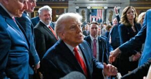 Los gigantes tecnológicos firman el compromiso de Trump de proporcionar su propio poder a los centros de datos de IA