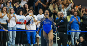 Con la estrella de UCLA Jordan Chiles, los Bruins derrotaron a Utah en su final en casa