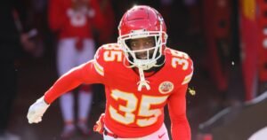 Los Rams acordaron negociar al ex esquinero de los Chiefs, Jaylen Watson