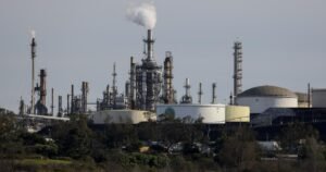 El gas de California ya es caro. La guerra de Irán podría costarte aún más