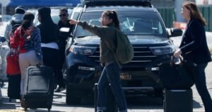 La junta de LAX aprueba el aumento de las tarifas para empresas como Uber, Lyft y otros