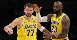 Luka Doncic anota 51 puntos y los Lakers vencen a los Bulls