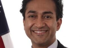 El jefe de vacunas de la FDA, el Dr. Vinay Prasad, dejará la agencia el próximo mes