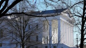 Un tribunal de Virginia permite un referéndum sobre la redistribución de distritos liderada por los demócratas que podría cambiar cuatro escaños de la Cámara de Representantes de Estados Unidos