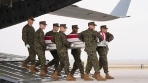 El fin de la guerra de Irán podría reavivar la complicada historia de Trump con la abdicación militar