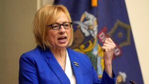 Mills y Platner luchan contra los anuncios de ataque para intensificar las primarias de Maine para enfrentar a Susan Collins