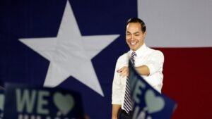 Julián Castro planea una donación de 250 millones de dólares para grupos comunitarios latinos en todo el suroeste.