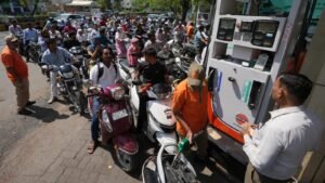 A medida que se disparan los precios mundiales del combustible, las pequeñas comodidades se desvanecen y aumentan las grandes preocupaciones