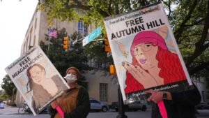 Ocho presuntos vínculos con Antifa condenados por cargos de terrorismo por disparar en un centro de inmigración de Texas