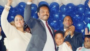 El reverendo Jesse Jackson ha regresado a su casa en Carolina del Sur y se encuentra en estado de alerta.