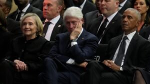 Después de una celebración presidencial, la familia del reverendo Jesse Jackson se reúne para una visita domiciliaria privada