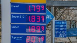 Los precios del petróleo suben a medida que los disturbios de los petroleros en el Estrecho de Ormuz sacuden el suministro mundial