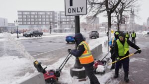 Brotes de nieve y viento en partes de Estados Unidos, junto con la amenaza de tormentas eléctricas y tornados a partir del domingo