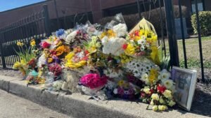 Los fiscales retiran los cargos de homicidio vehicular contra el adolescente acusado de bromear con la muerte de un maestro