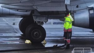Los precios del combustible para aviones están aumentando. Esto puede encarecer los vuelos de verano