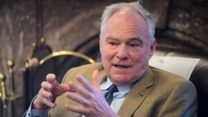 Senadores demócratas han presentado una resolución sobre poderes de guerra para escudriñar a Trump sobre Cuba