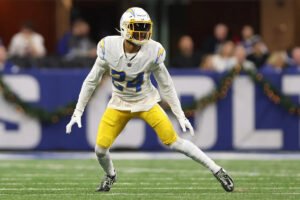Los Colts firman a Nasir Adderley 3 años después de que el safety de los Chargers se retirara de la NFL a los 25 años