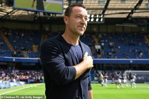 El ex capitán de Inglaterra, John Terry, pide que se prohíba a los “extranjeros solicitar beneficios” en una nueva muestra de apoyo a Restore Britain.