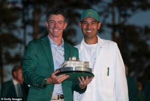 REVELADO: El caddie de Rory McIlroy ha ganado más de cuatro veces más que John Rahm desde que ganó el Masters.