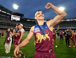 ¿La música está arruinando el pie? Los fanáticos y expertos están divididos a medida que los partidos de la AFL comienzan a parecerse a conciertos.