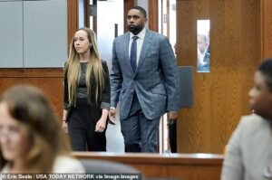 La deshonrada entrenadora de Michigan, Sharon Moore, evita la prisión por irrumpir en la casa de su novia, mientras el juez le da crédito a su esposa por mantenerlo fuera de la cárcel