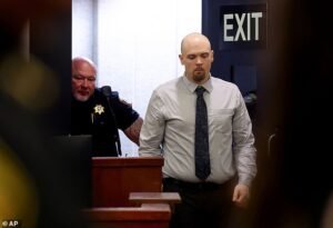 La sala del tribunal conmocionada cuando el asesino de Athena Strand, Tanner Horner, acusado de violación infantil por dos víctimas, acudió a una audiencia de pena de muerte