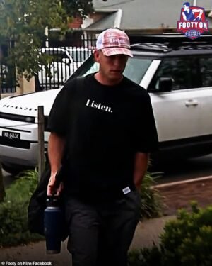 Una estrella de la AFL envió un mensaje mordaz de una sola palabra en su camiseta antes de ser sentenciado por un tribunal, lo que provocó la indignación de los fanáticos.