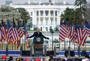 El Departamento de Justicia de Trump anulará las condenas por conspiración por traición de quienes cumplieron juramentos y Proud Boys