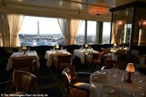 Secretos del nuevo club más popular de DC: los conocedores del mundo Trump revelan los encuentros más candentes de la élite… sus mujeres misteriosas… y una regla inquebrantable