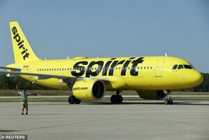 Spirit Airlines podría cerrar en cuestión de horas debido a que los viajeros en pánico temen quedarse varados en los aeropuertos de los EE. UU.