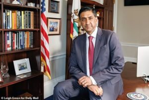 Epstein, el favorito demócrata, quiere una revelación dramática con Melania Trump… y planea una sorpresa para el rey Carlos.