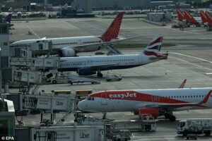 Reserve sus vuelos de verano ahora o enfrente precios crecientes, advierten los expertos en viajes mientras los vuelos de larga distancia aumentan £ 300 en medio de la crisis del combustible para aviones