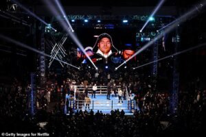 Celebridad arrestada bajo sospecha de violación mientras la policía allanaba el área VIP mientras asistía a la pelea de peso pesado de Tyson Fury