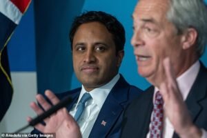 La reforma dice que deportará a 400.000 solicitantes de asilo si gana las próximas elecciones, y creará centros de detención “emergentes” para albergar a miles