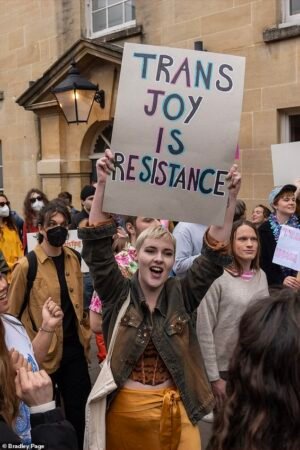 Las universidades que desacatan la libertad de expresión podrían enfrentarse a multas de 500.000 libras esterlinas en medio del temor de que los oradores sean “cancelados” por oponerse a la ideología de género.