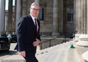 Andrew Neil: Starmer es un hombre muerto que camina. Pero en lugar de sacarlo de su miseria, es probable que el Partido Laborista denuncie al gobierno zombi.