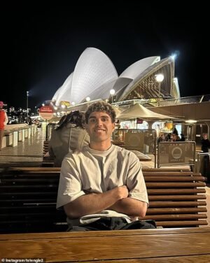 Preocupaciones por la estrella de la AFL, Tyson Stengel, cuando dejó el club en la oscuridad por un comportamiento preocupante.