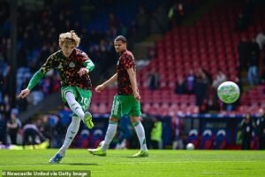 Anthony Gordon podría perderse el partido del Newcastle ante el Arsenal ya que una lesión le impide entrenar: el extremo se marchará este verano