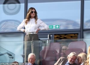 ‘Ella trata con cualquiera, tiene que vencer… La gente se reporta enferma para evitarla’: esta es la verdadera Karen Brady: el despiadado ‘perro de ataque’ de Mike Keegan, conocedor y rival, y cómo derrotó a los machos alfa del fútbol durante 33 años.