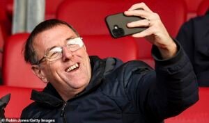 Matt Le Tissier discute con Grok sobre ‘rastros de aviones’ en un extraño intercambio de teorías de conspiración a medianoche