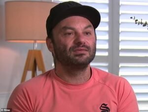 Un padre de tres hijos de Melbourne ha revelado la táctica secreta que utilizaron los delincuentes para robar dos de los coches de su familia delante de sus narices sin que él se diera cuenta.